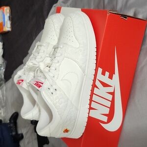 W NIKE DUNK LOW Sz 11W/9.5M "Give Her Flowers" Sail/Sail/University red